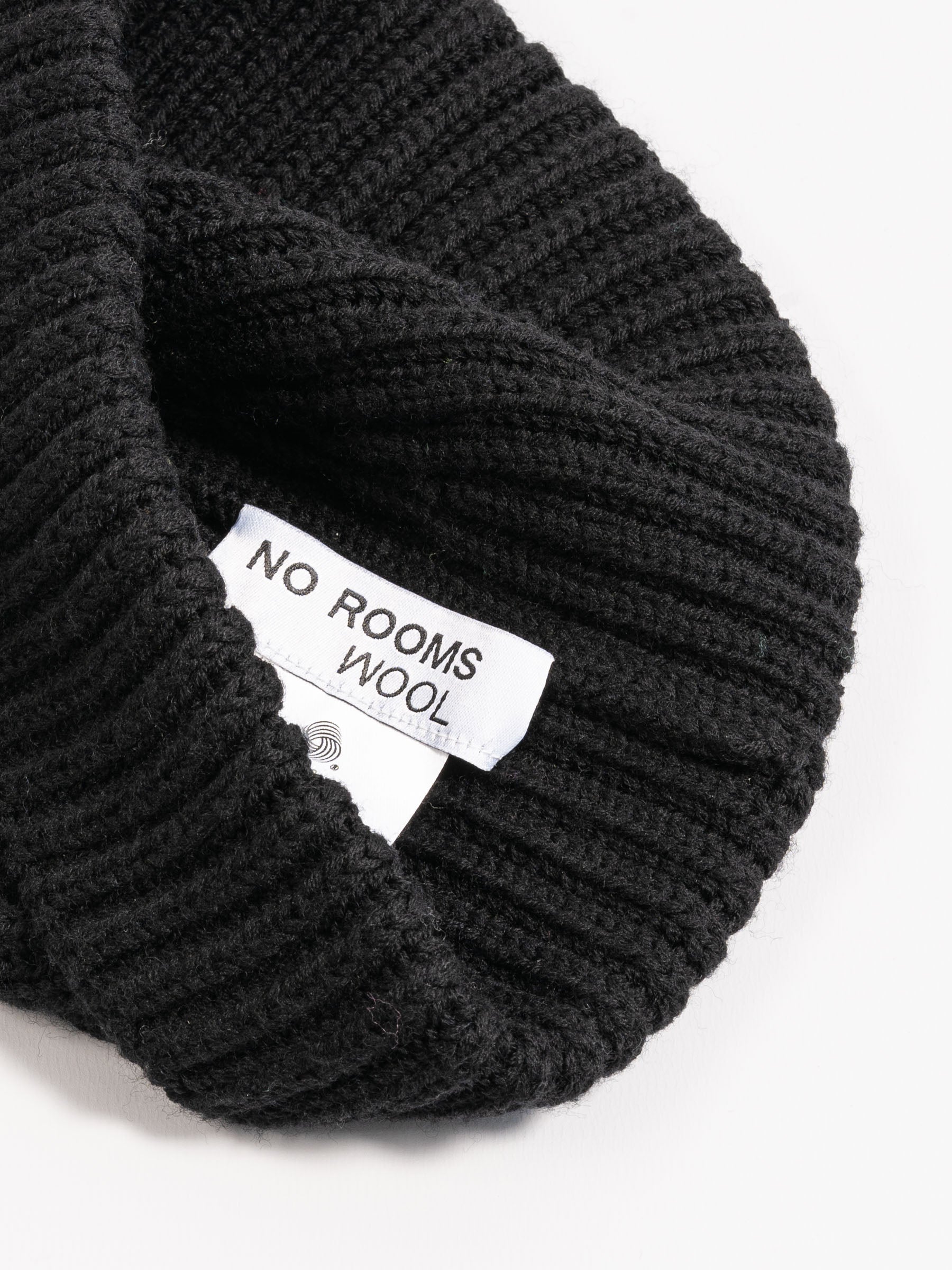 No Rooms Wool Beanie Short Black
