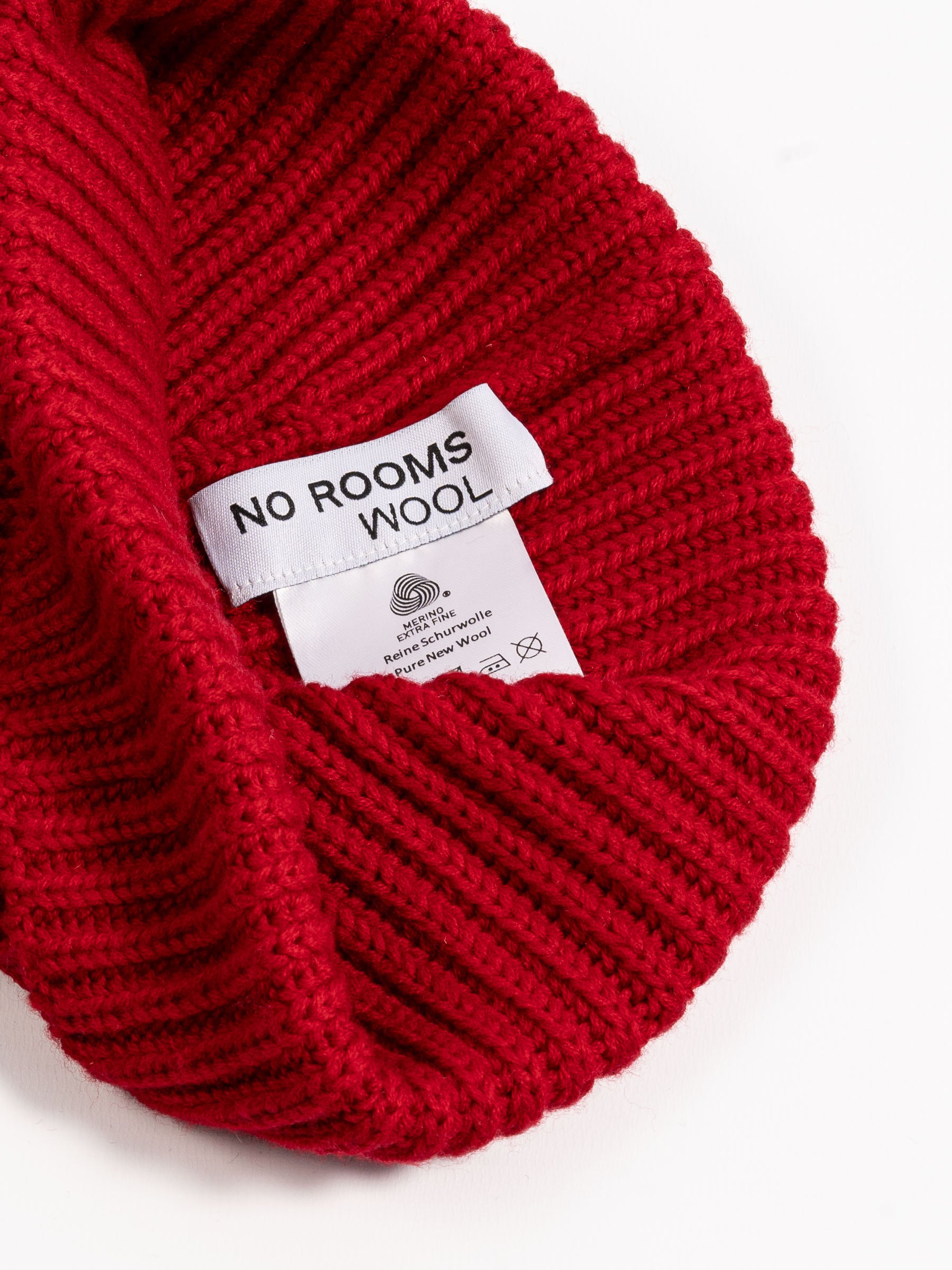 No Rooms Wool Beanie Short Red
