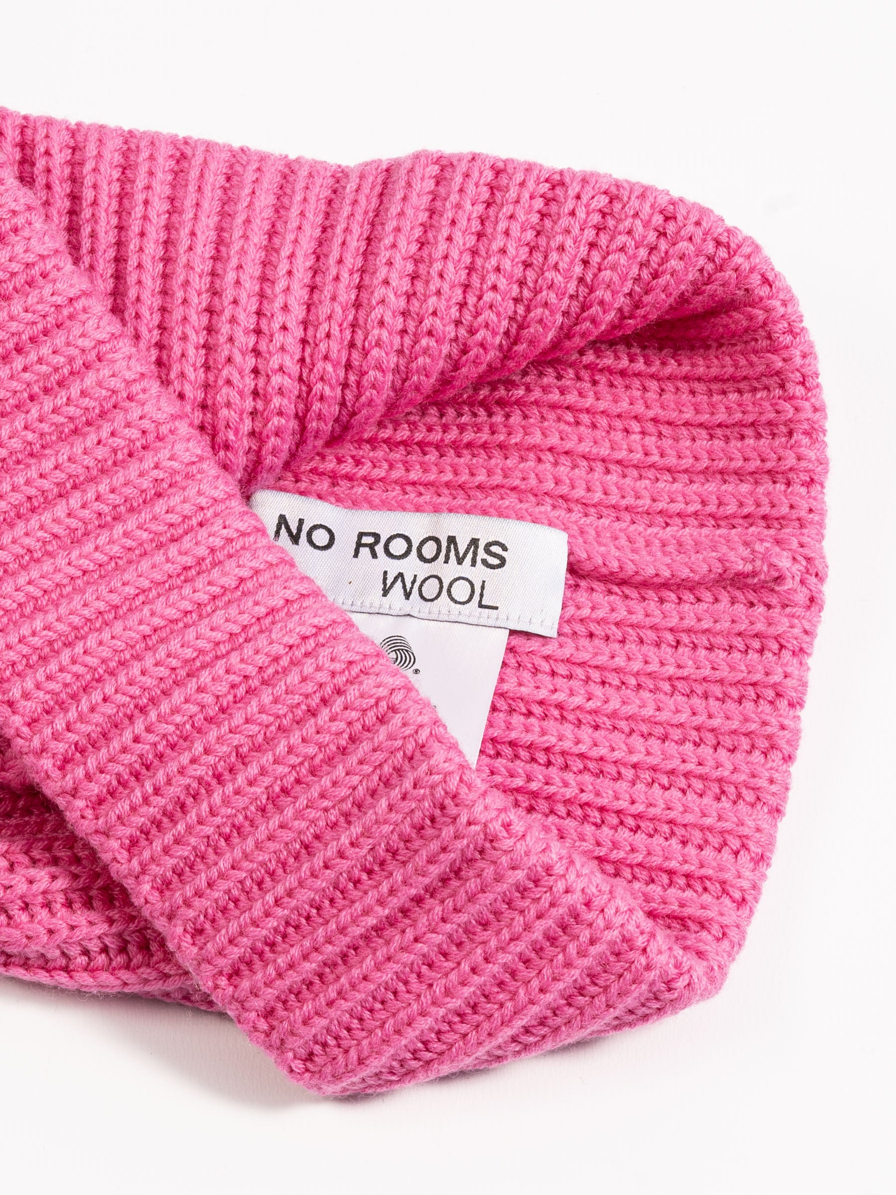 No Rooms Wool Beanie Long Pink
